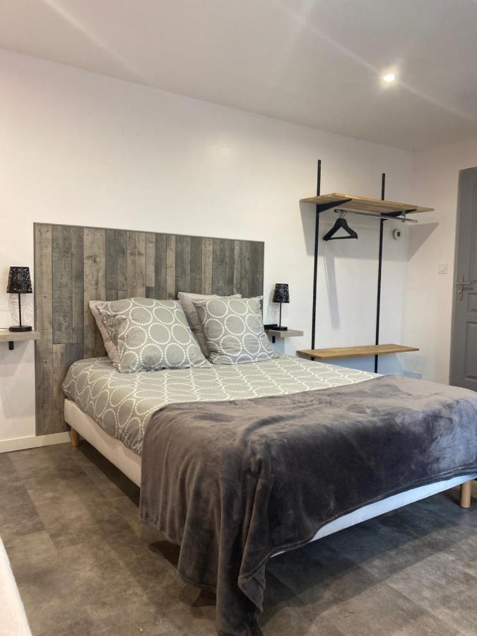 Bed and Breakfast Aux Charmes 1 Isques Exterior foto